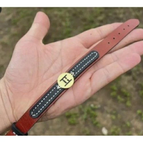 دستبند چرمی با چرم طبیعی گاوی و دوخته شده با نخ موم دار و یا نخ ابریشم