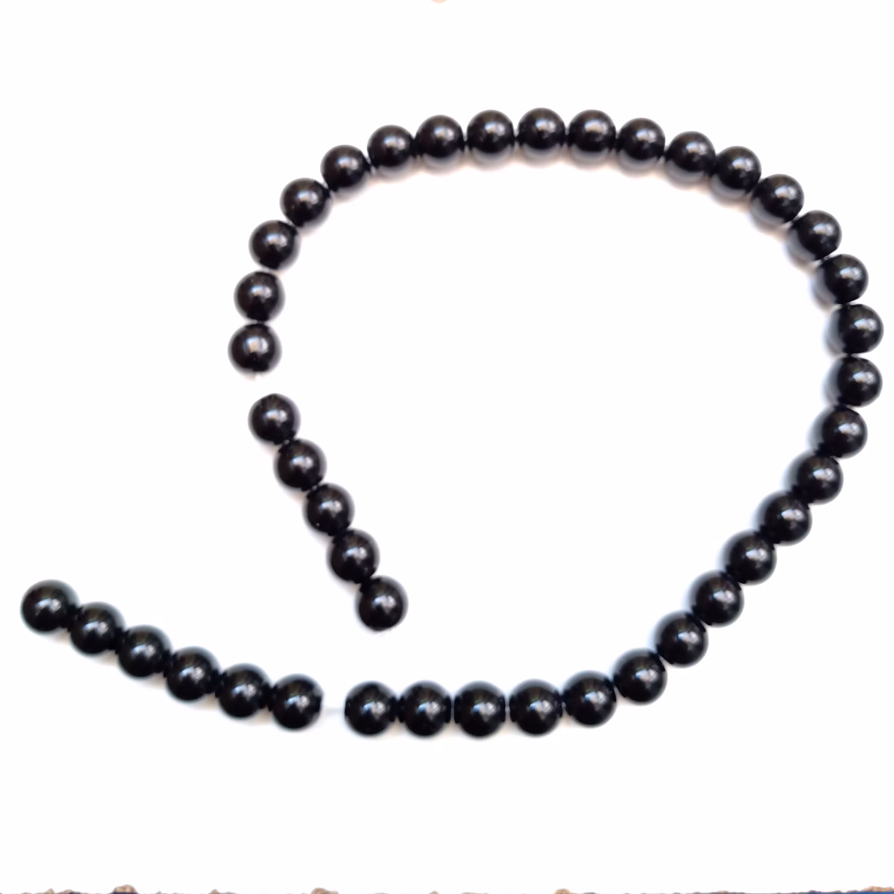 سنگ اونیکس براق مشکی  سایز 10 (بصورت بندی شامل 40 دونه ) 