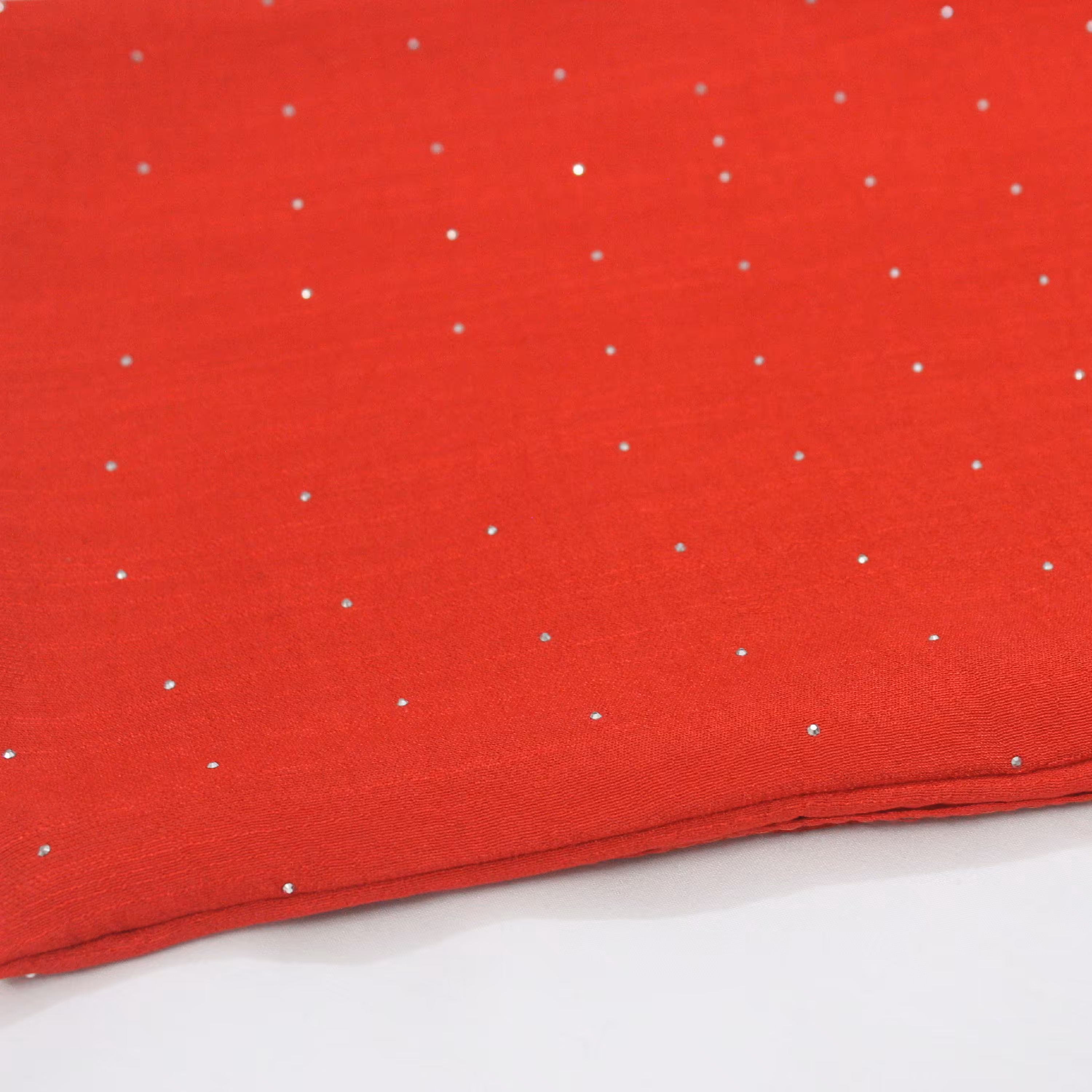 شال دخترانه و زنانه وال اسلپ نگین دار  قواره 90 در 200 رنگ قرمز سبک وخنک  اصطلاحا کولردار (ارسال رایگان)