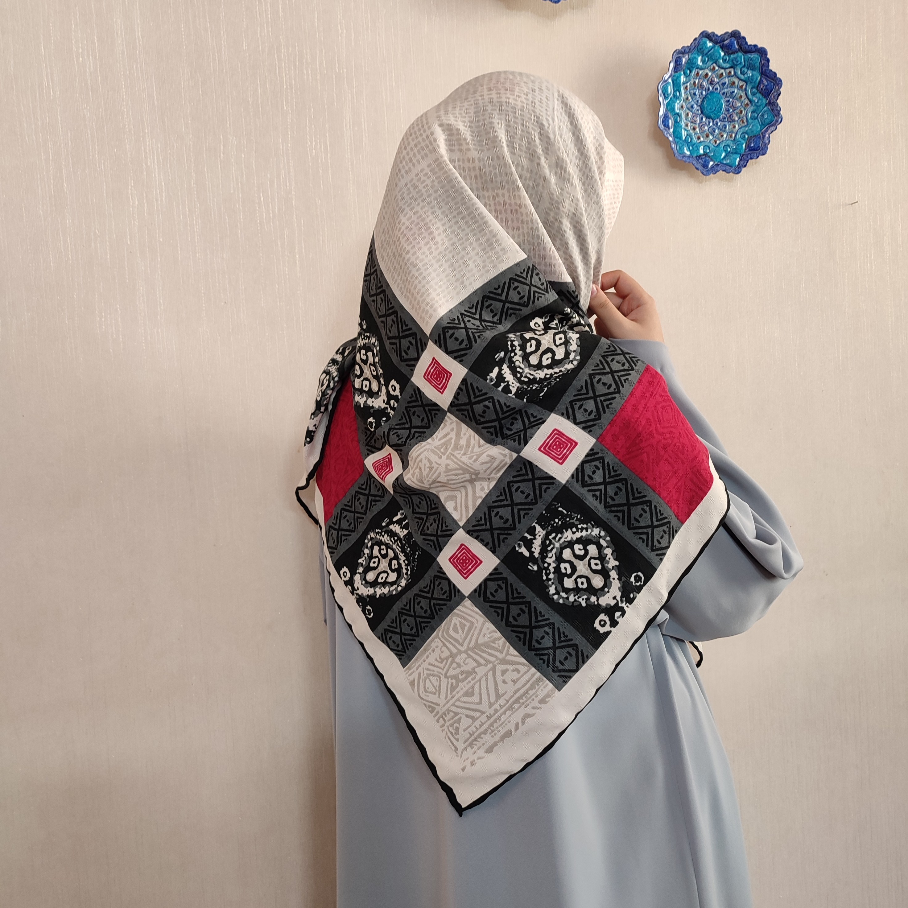 روسری نخی دور دست دوز قواره 125 جنس ریگازو دور قاب سبک و لطیف