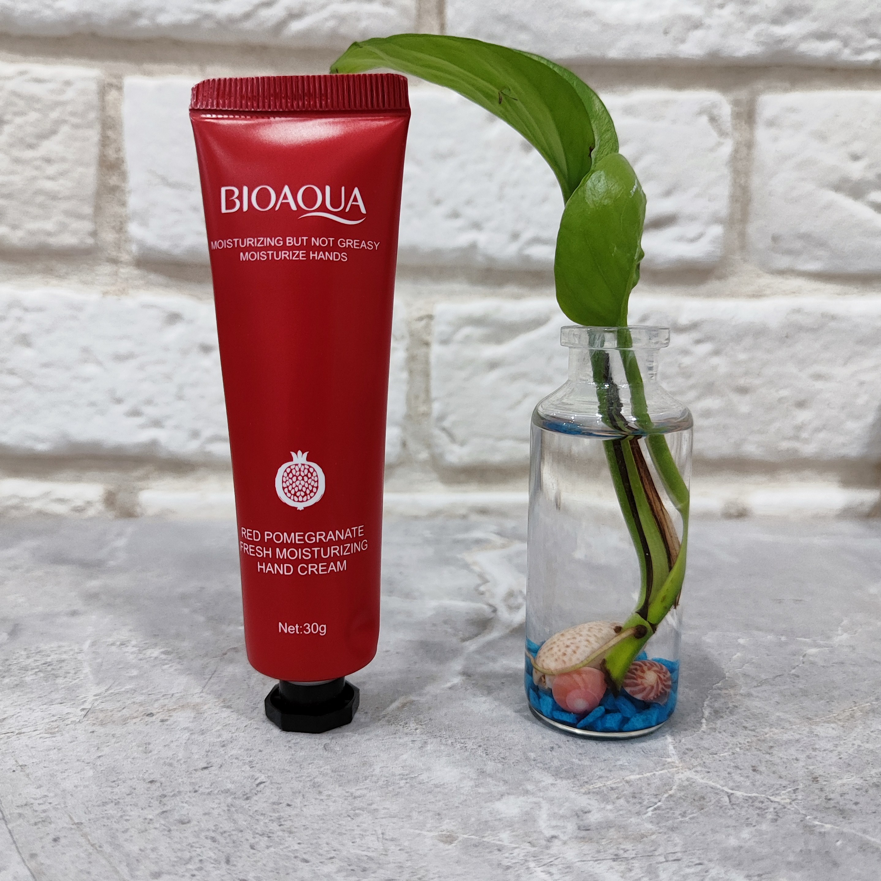 کرم مرطوب کننده دست عصاره انار  طبیعی بیوآکوا  (30گرمی) اورجینال