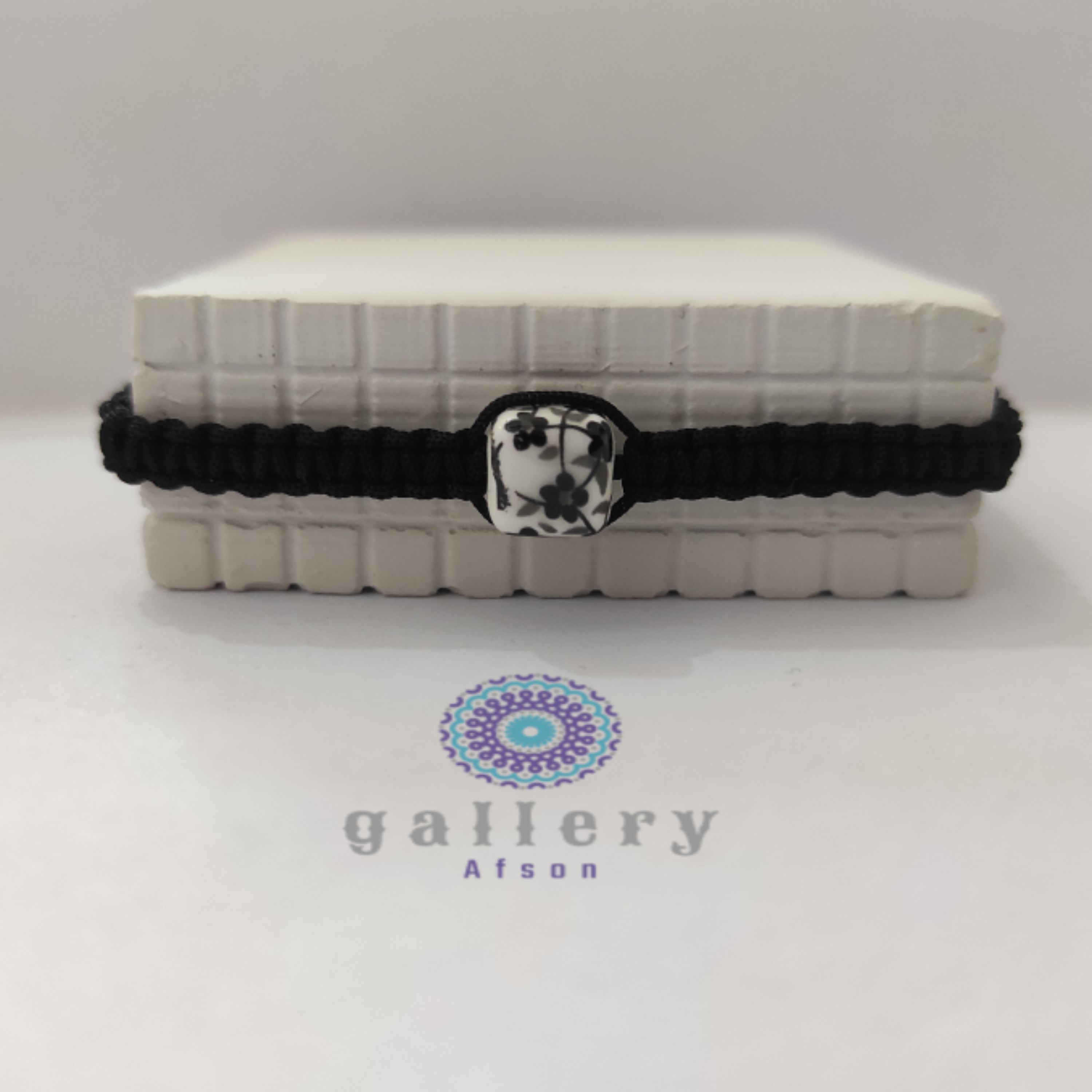 دستبند ترکیب بافت و مهره چینی