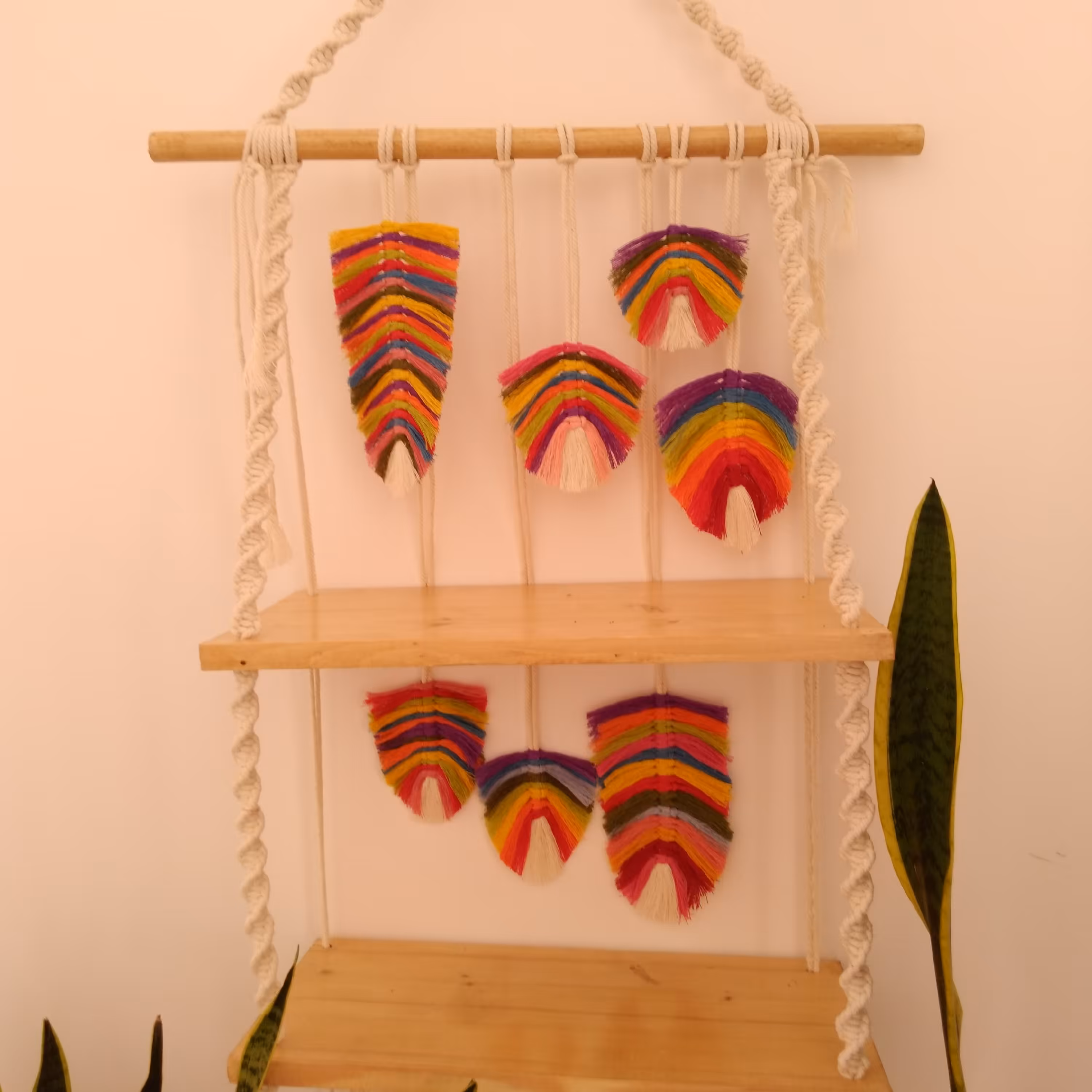 شلف دیواری مکرومه طرح سرخپوستی