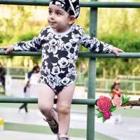 زیر دکمه میکی بلند تیکو