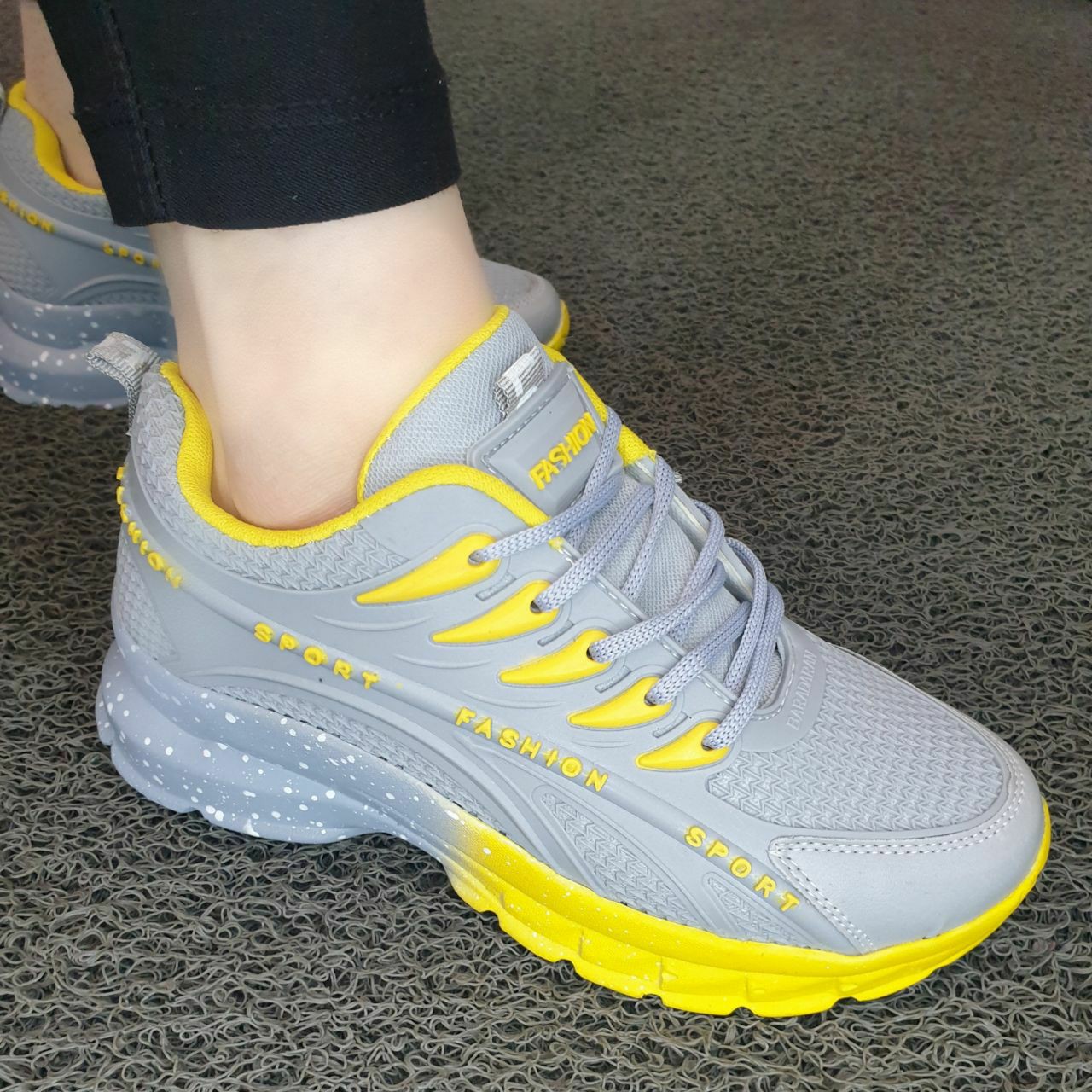 کتونی نایک دخترانه زنانه کفش ونس اسپورت اسپرت لژدار بندی سفید مشکی طوسی پختی NIKE طبی سبک