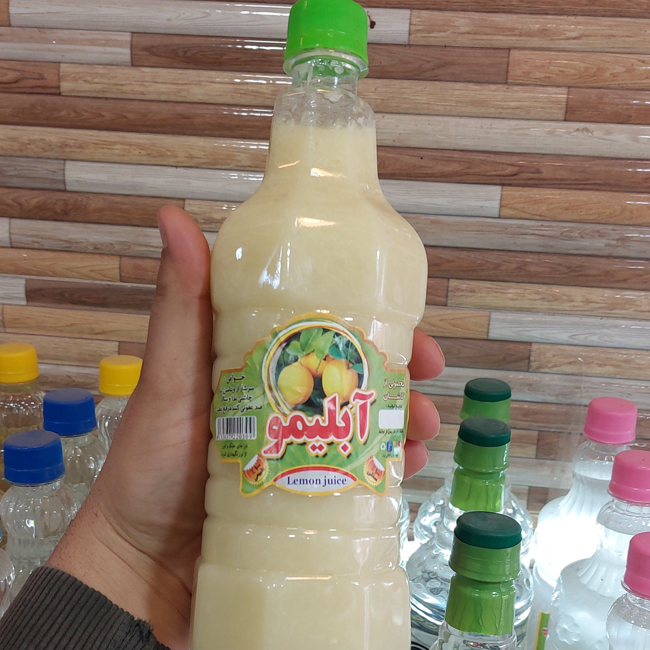 آب لیمو صددرصد طبیعی تازه درجه یک ناب کاشان یک لیتری