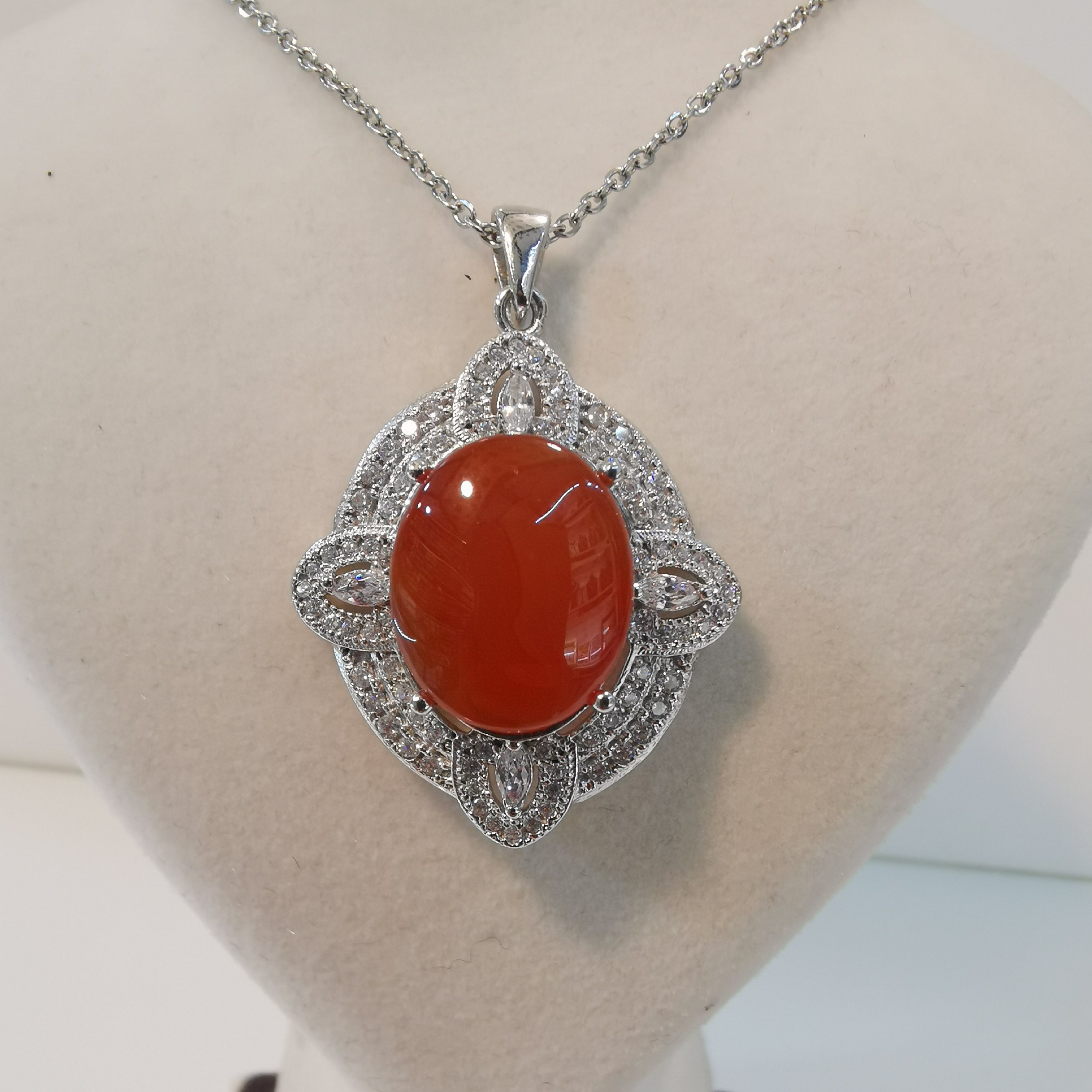 تو گردنی نقره عیار 925 با سنگ عقیق یمن 09