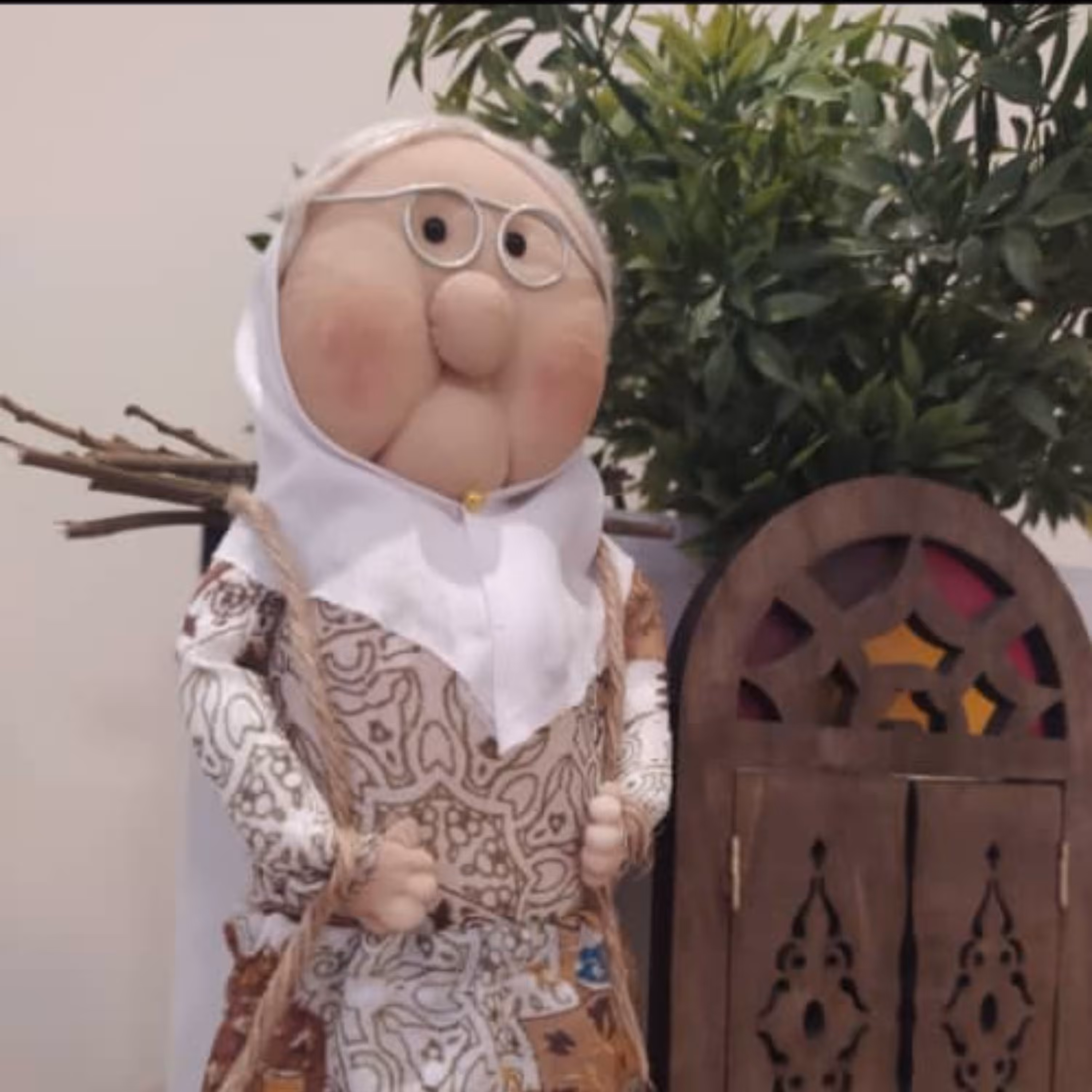 عروسک  دست  ساز  مادر  بزرگ(پیرزن)  مهربان2 زن روستایی