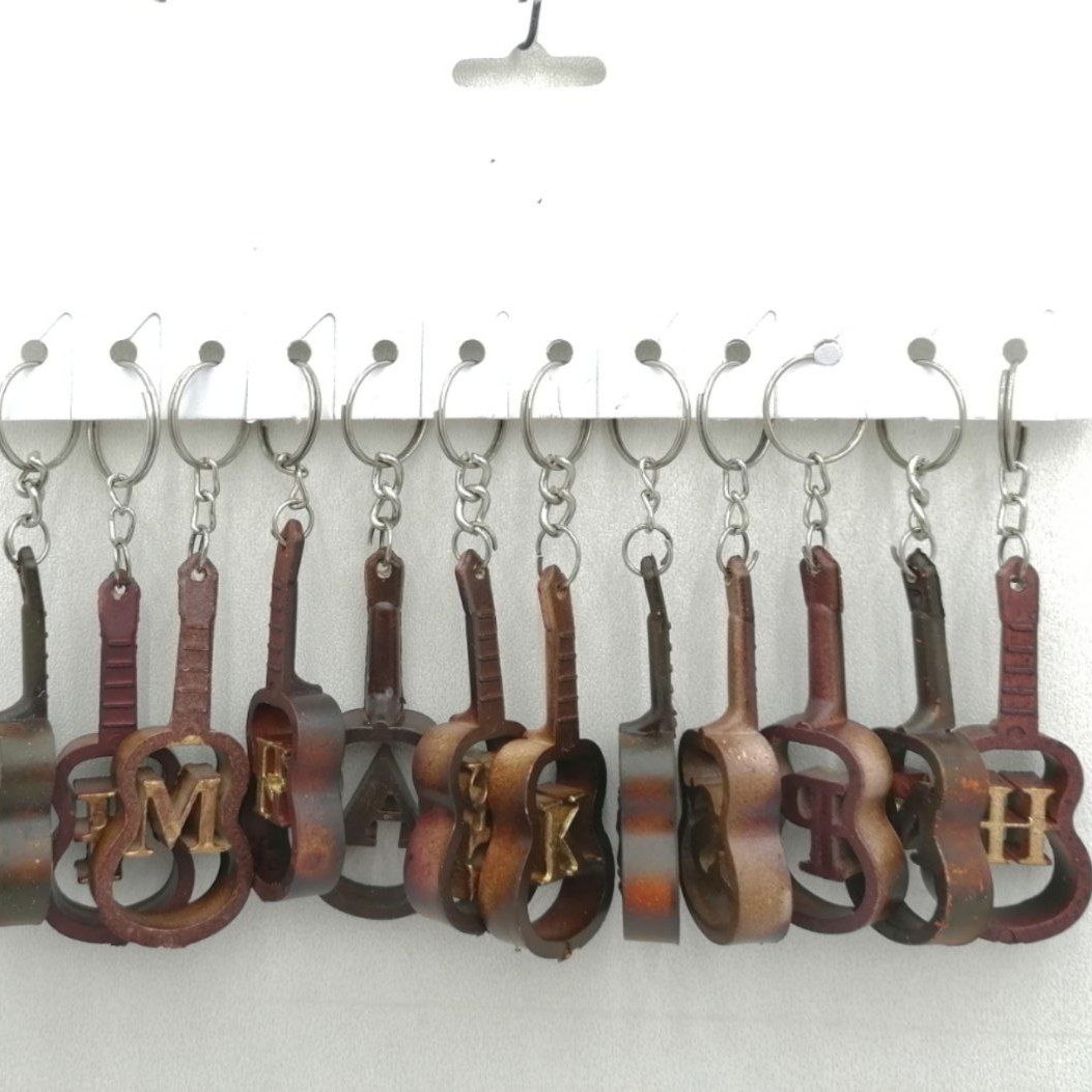 سر کلیدی مدل گیتار حرف اول اسم چوبی 