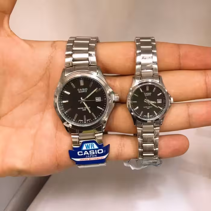ساعت ست زنانه و مردانه کاسیو (CASIO)
ضد آب
بدنه و بند استیل رنگ ثابت 
تاریخ دار
 ارسال رایگان 