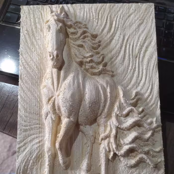 پنل چوبی  منبت شده و سه بعدی با دستگاه تمام اتوماتیک سی ان سی اسب رویایی ابعاد پنجاه در هفتاد چهار تیکه