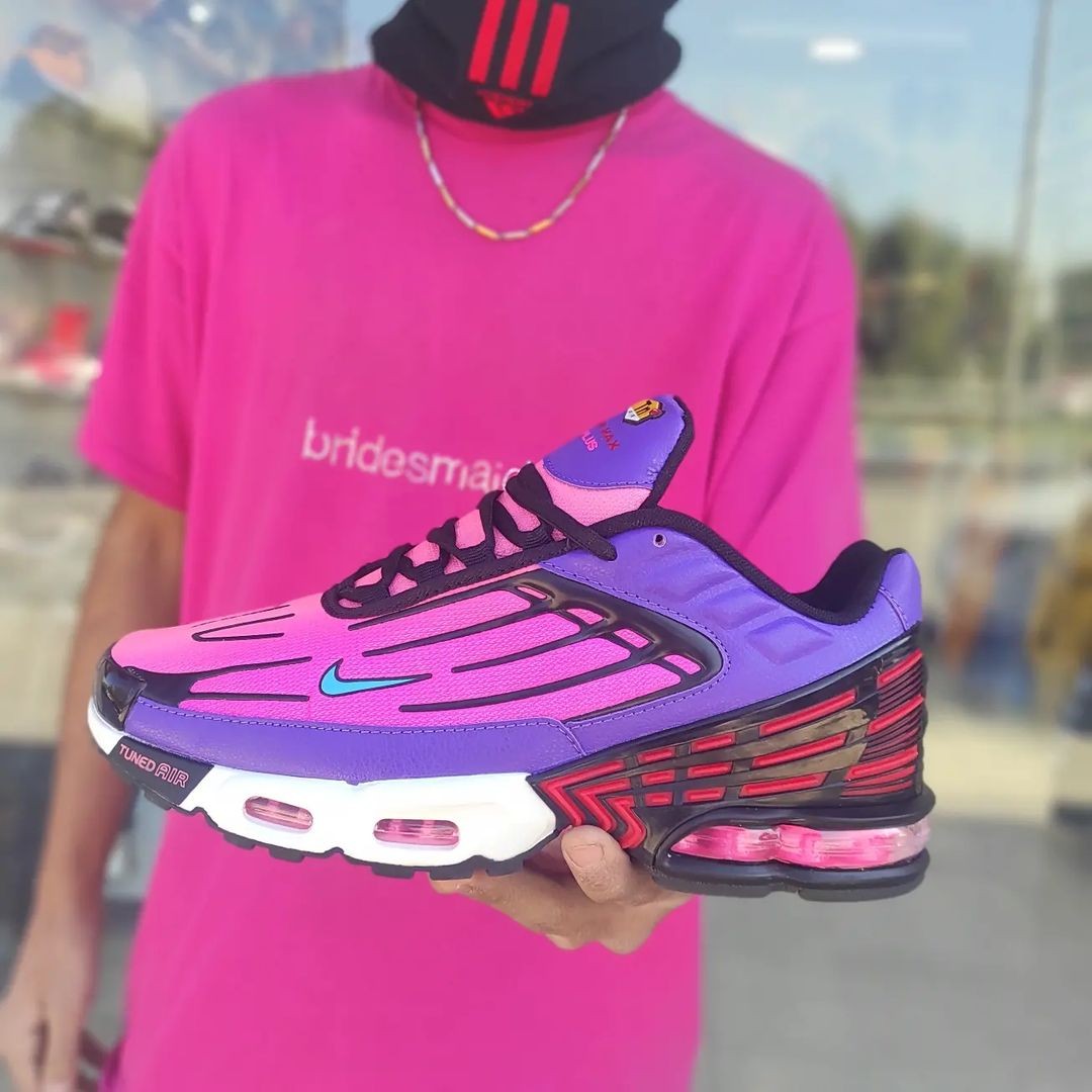 کتونی نایک تی ان وزن 200گرم رنگ صورتی سایز39تا45 برند نایک 