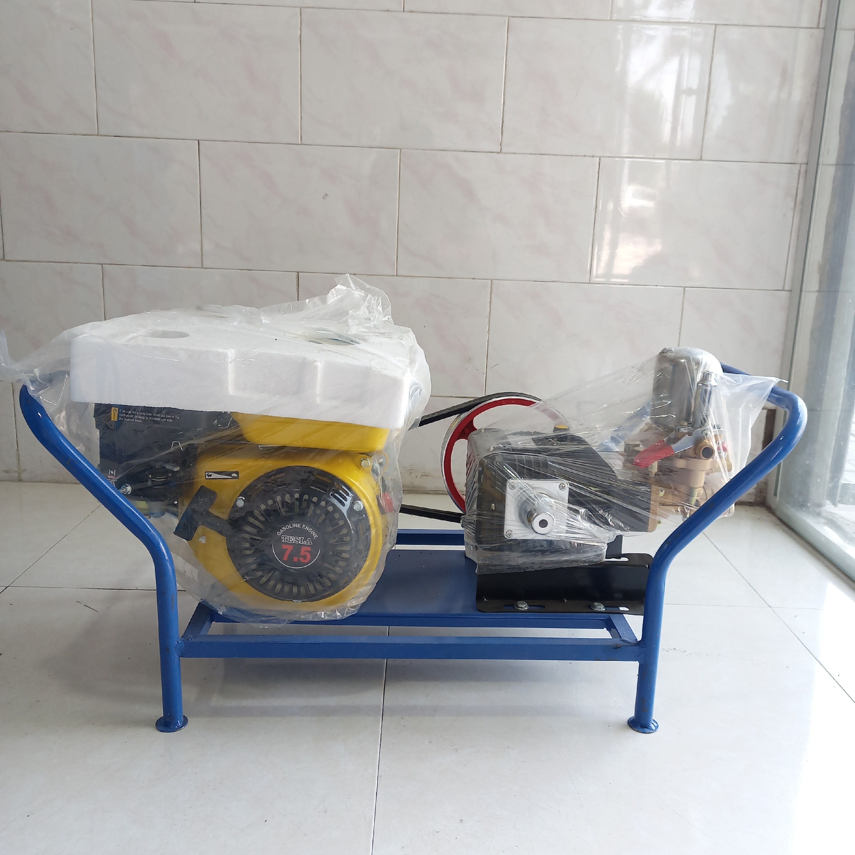 سمپاش زنبه ای موتور 7 اسب پمپ 45 بار به همراه شیلنگ و لانس