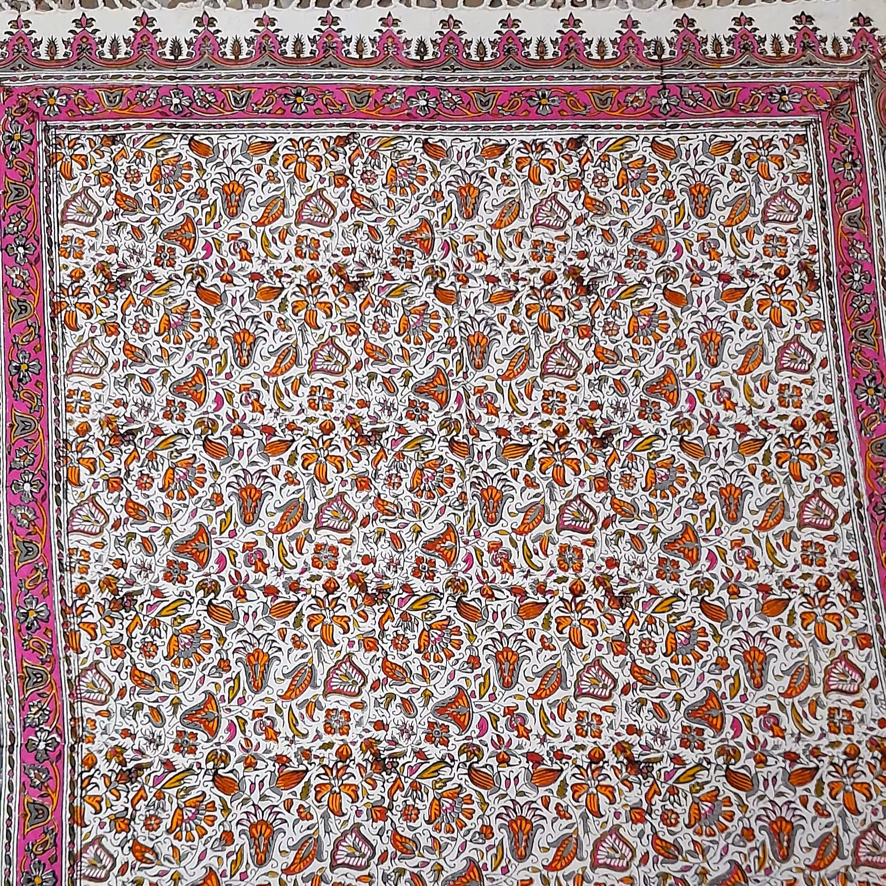 سفره ورومیزی قلمکاری سنتی سایز 1در1متر صورتی طرح گل شیپوری