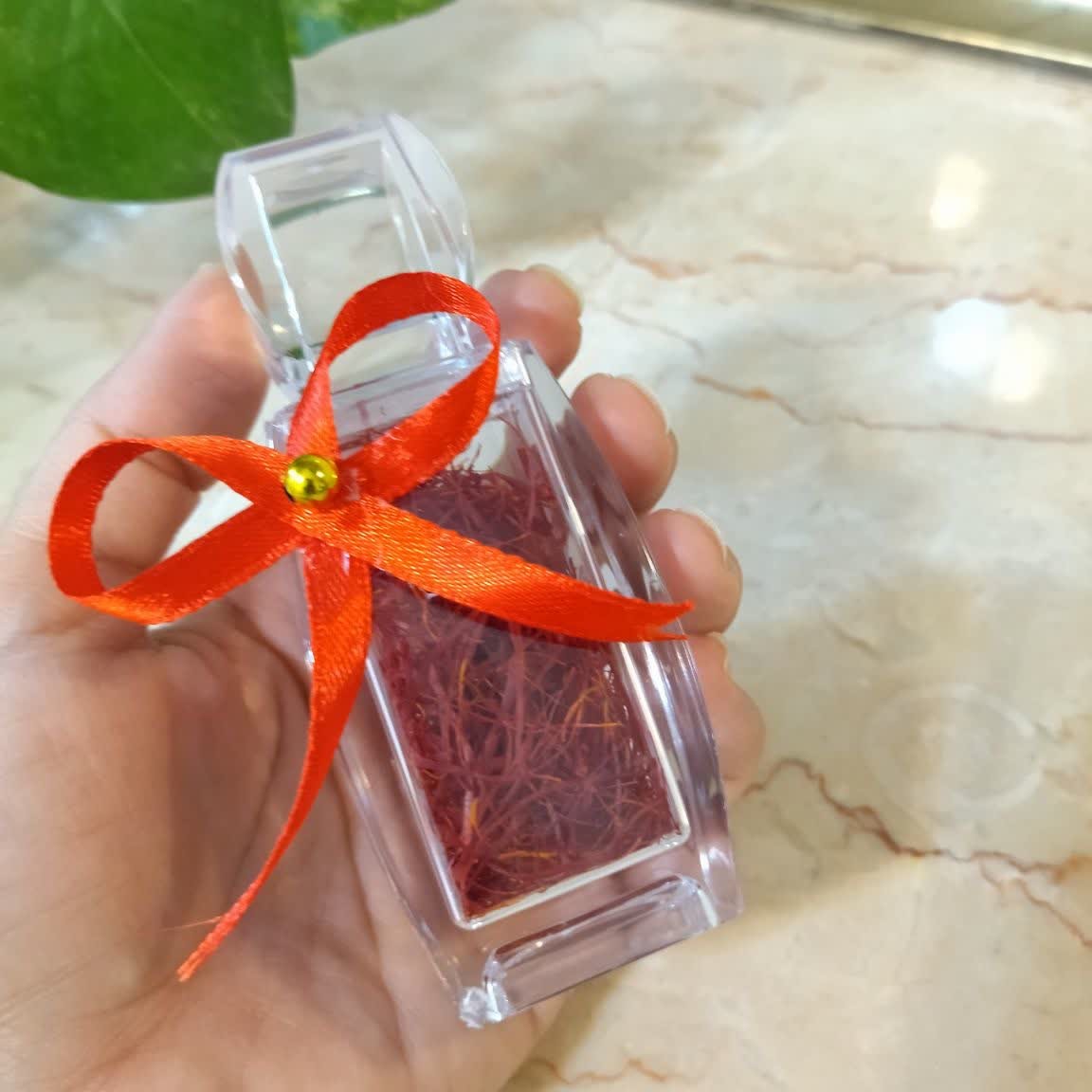 زعفران کادویی قیمت مناسب نگین  اصل و ناب خراسان تضمینی مستقیم از کاشمر با عطری فوق العاده