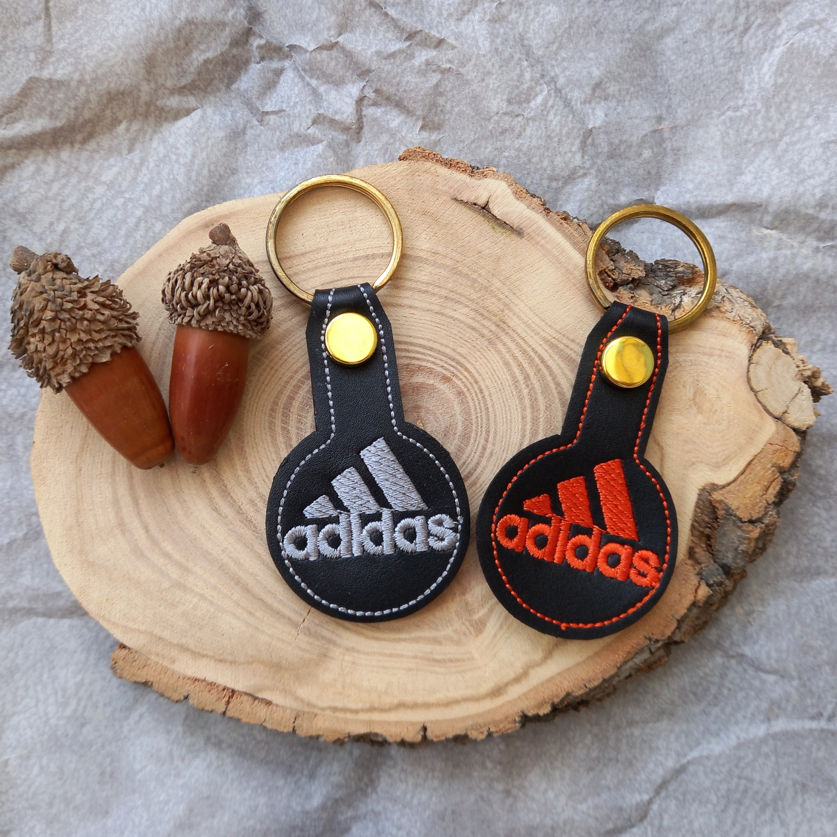 جاسوئیچی چرمی در طرح ها و رنگ های مختلف