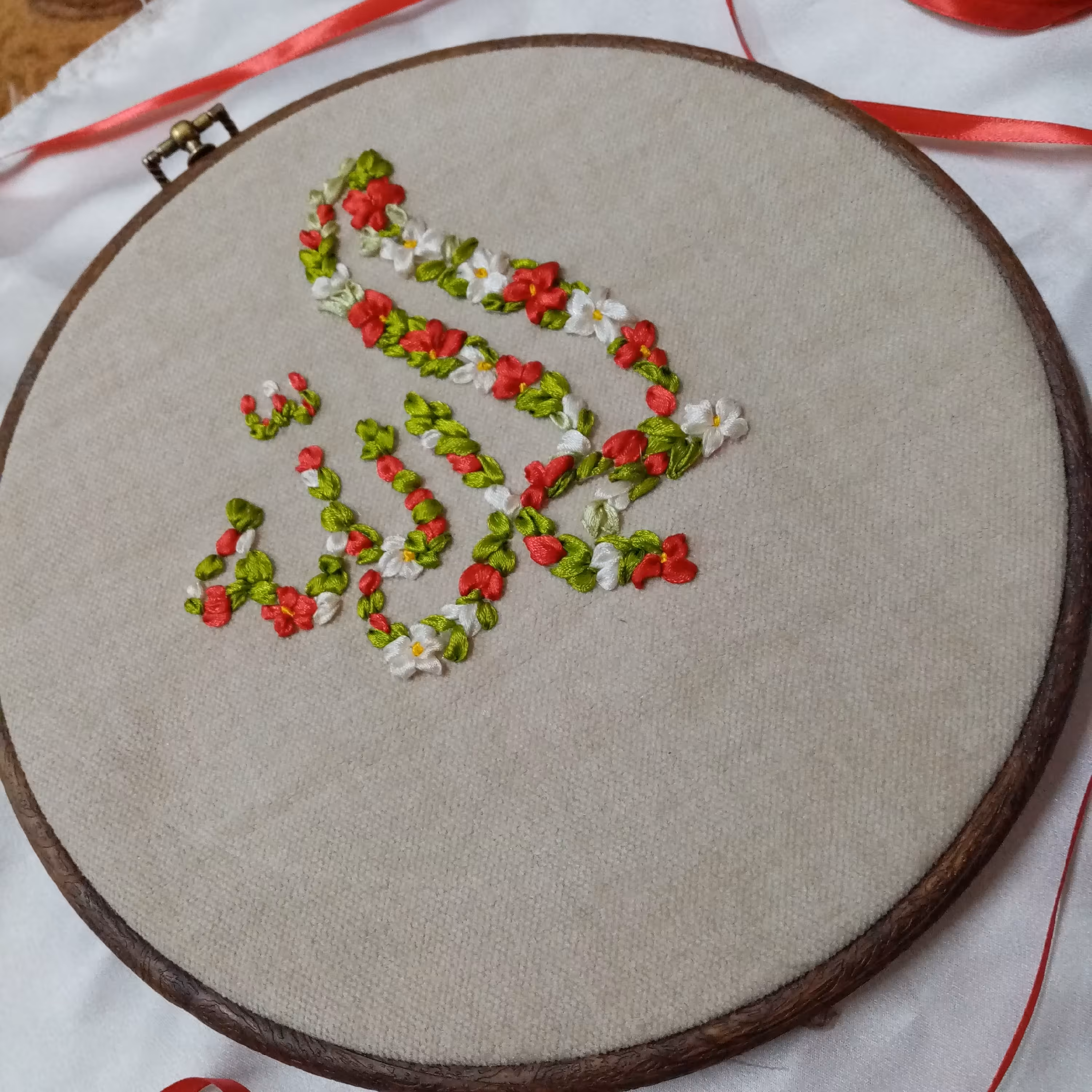 دیوارکوب نوشتاری( الحمدلله) سفارش در طرح و رنگ دلخواه و کلمه دلخواه