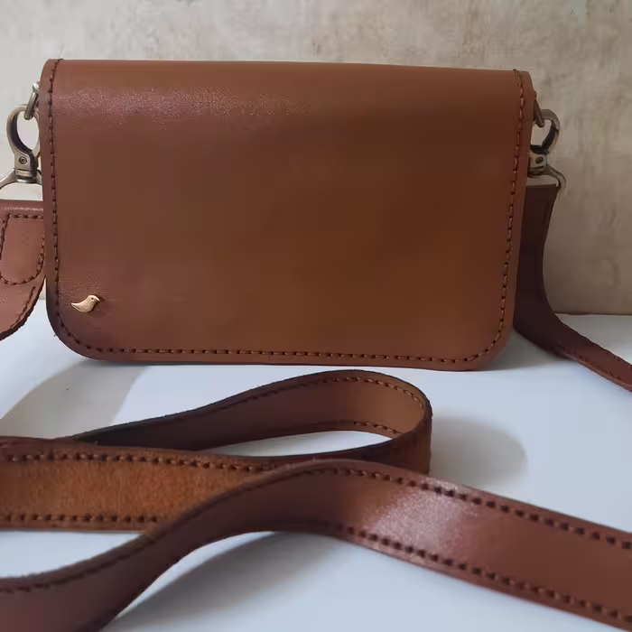 کیف دوشی چرم طبیعی گاوی دست دوز  