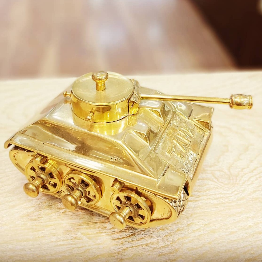 تانک برنجی ساخته شده از برنج خالص بسیار سنگین و باکیفیت فوق العاده شیک و قابل حرکت مناسب برای دیزاین میز تی وی