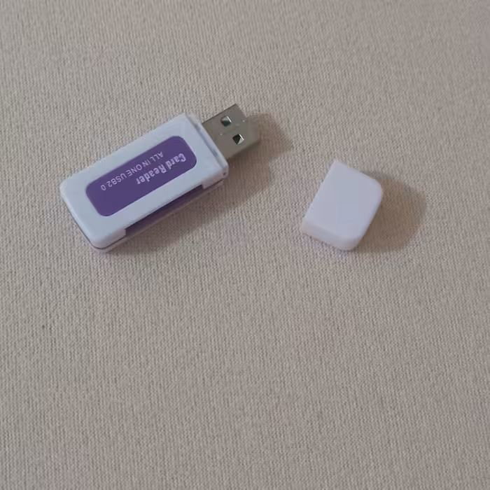 رم ریدر کیفیت عای مناسب برای انواع کارت حافظه رنگ سفید بنفش در اکسسوری و لوازم جانبی عطائی