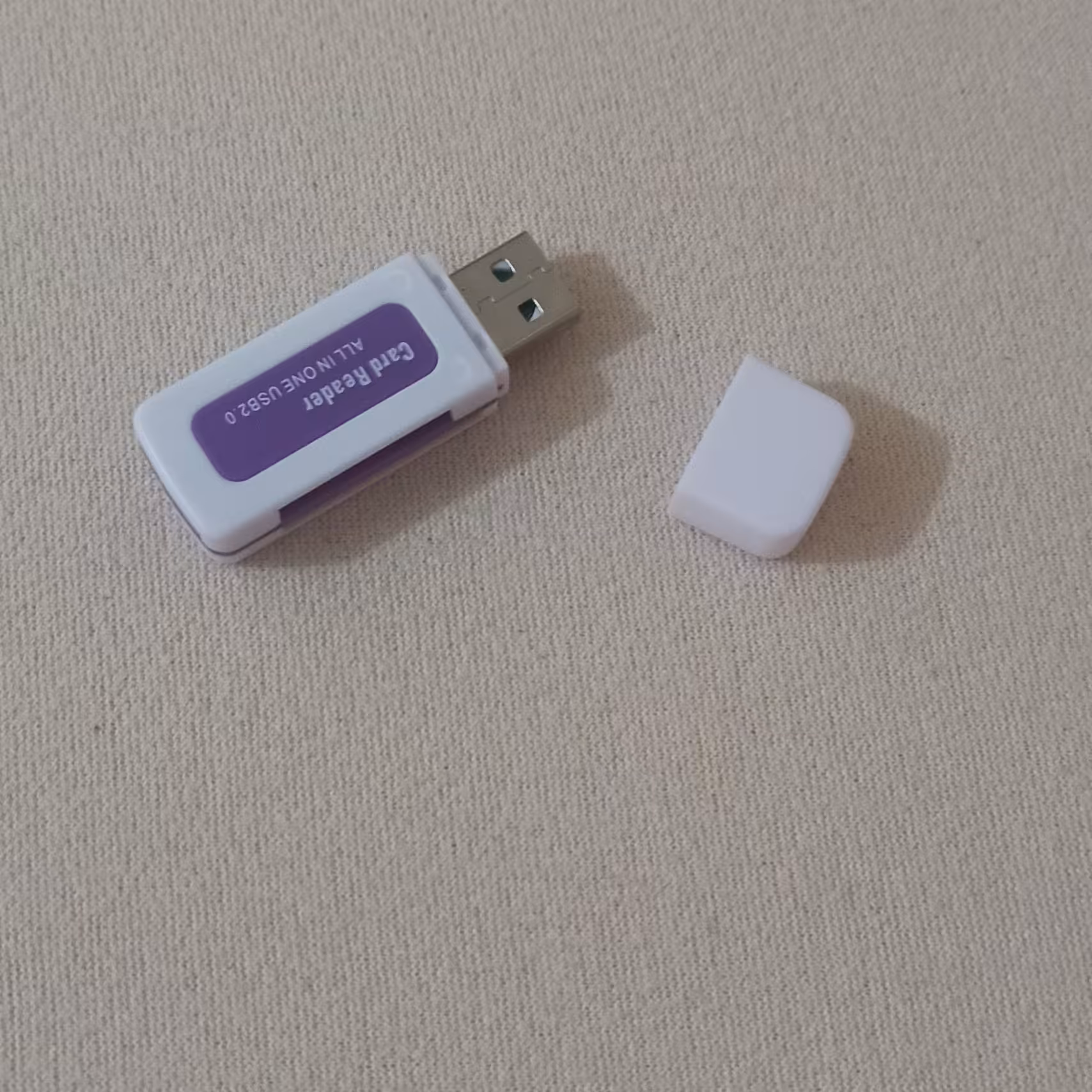 رم ریدر کیفیت عای مناسب برای انواع کارت حافظه رنگ سفید بنفش در اکسسوری و لوازم جانبی عطائی