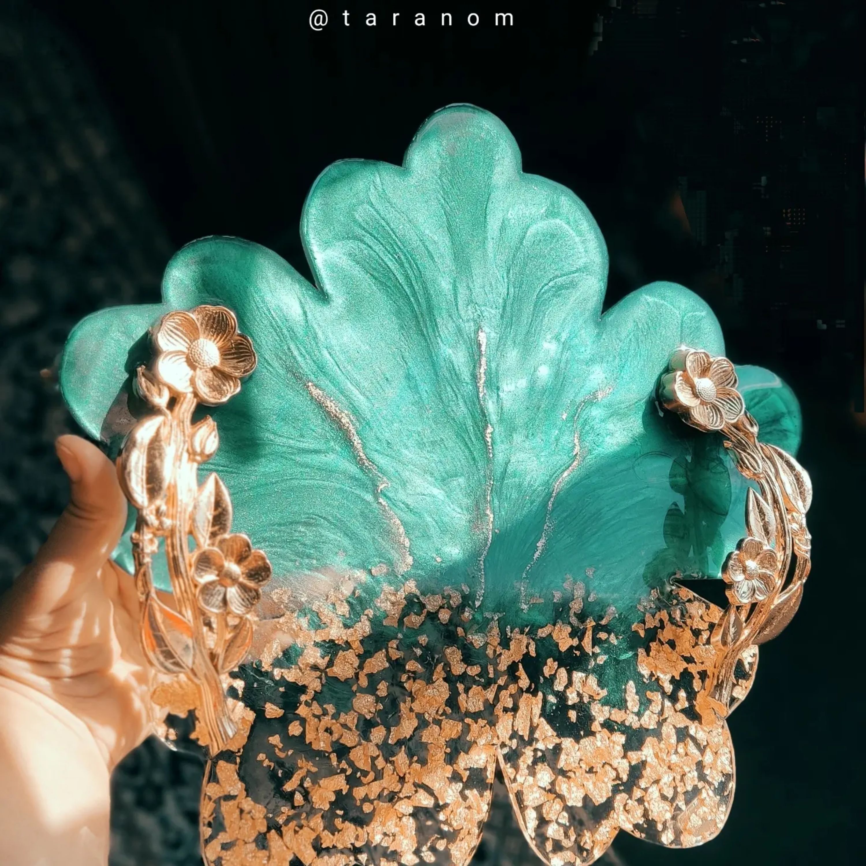 سینی دست ساز ساخته شده با رزین و ورق طلا