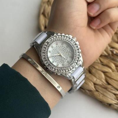 ساعت زنانه قاب نگین کاری شده