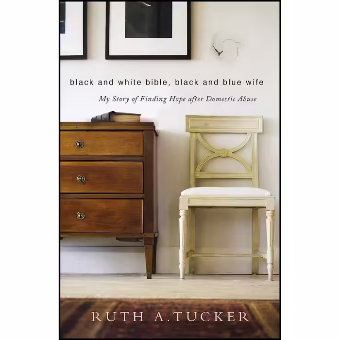 کتاب زبان اصلی Black and White Bible Black and Blue Wife اثر Ruth A Tucker