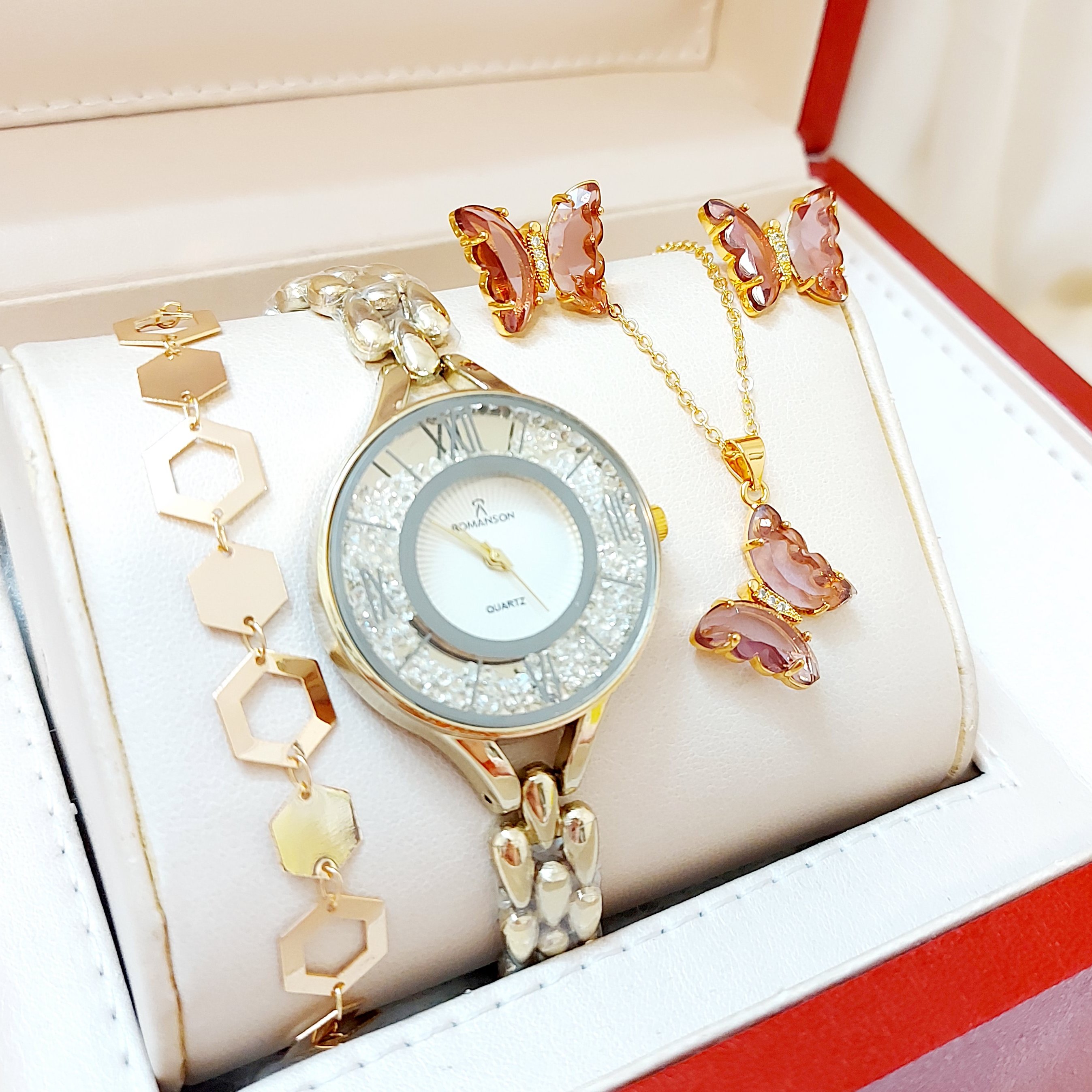 ست ساعت ودستبند زنانه و دستبتد و نیم ست رنگ ثابت طرح پروانه  به همراه زنجیر 