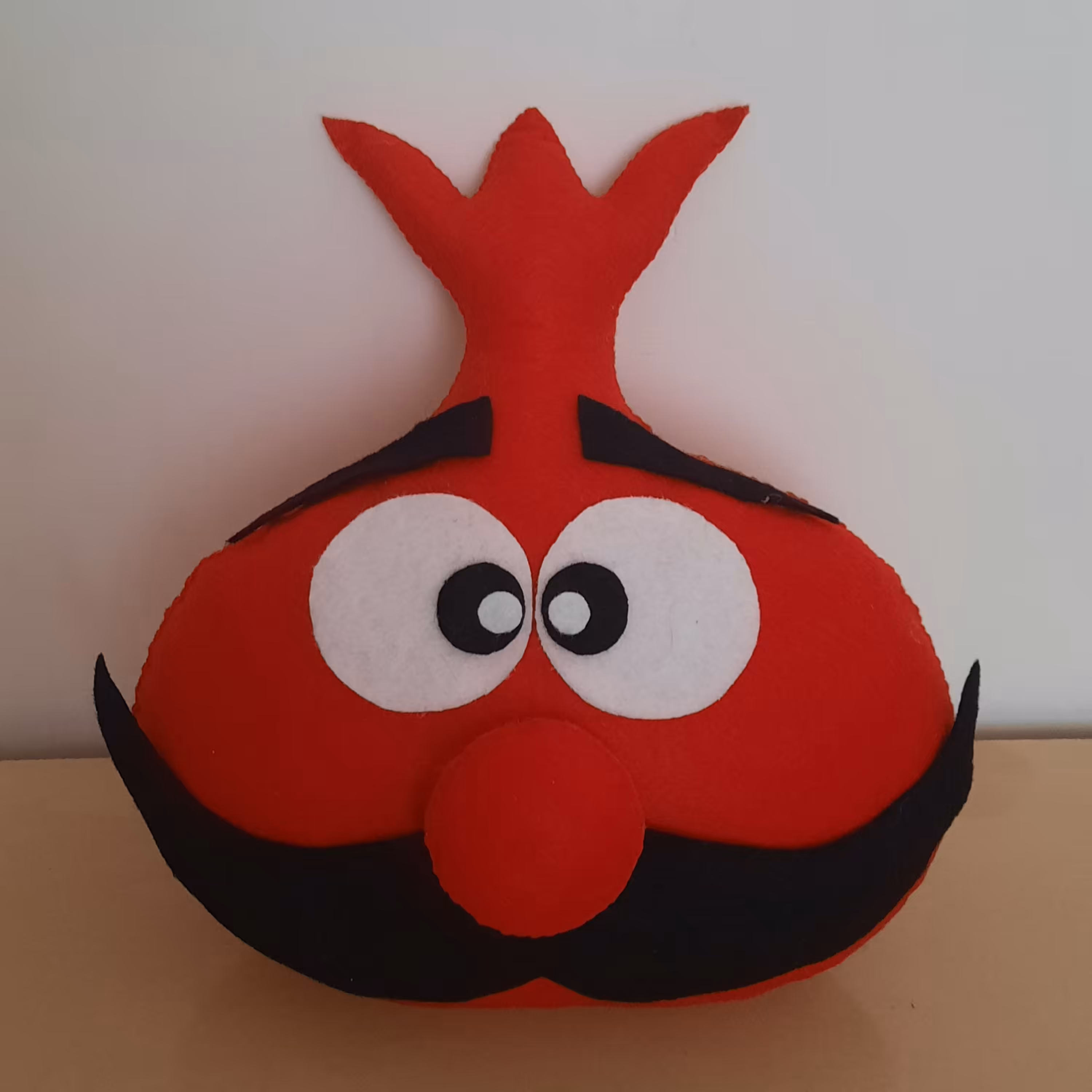 کوسن نمدی طرح انار مناسب دکور یلدایی و عکاسی کودک