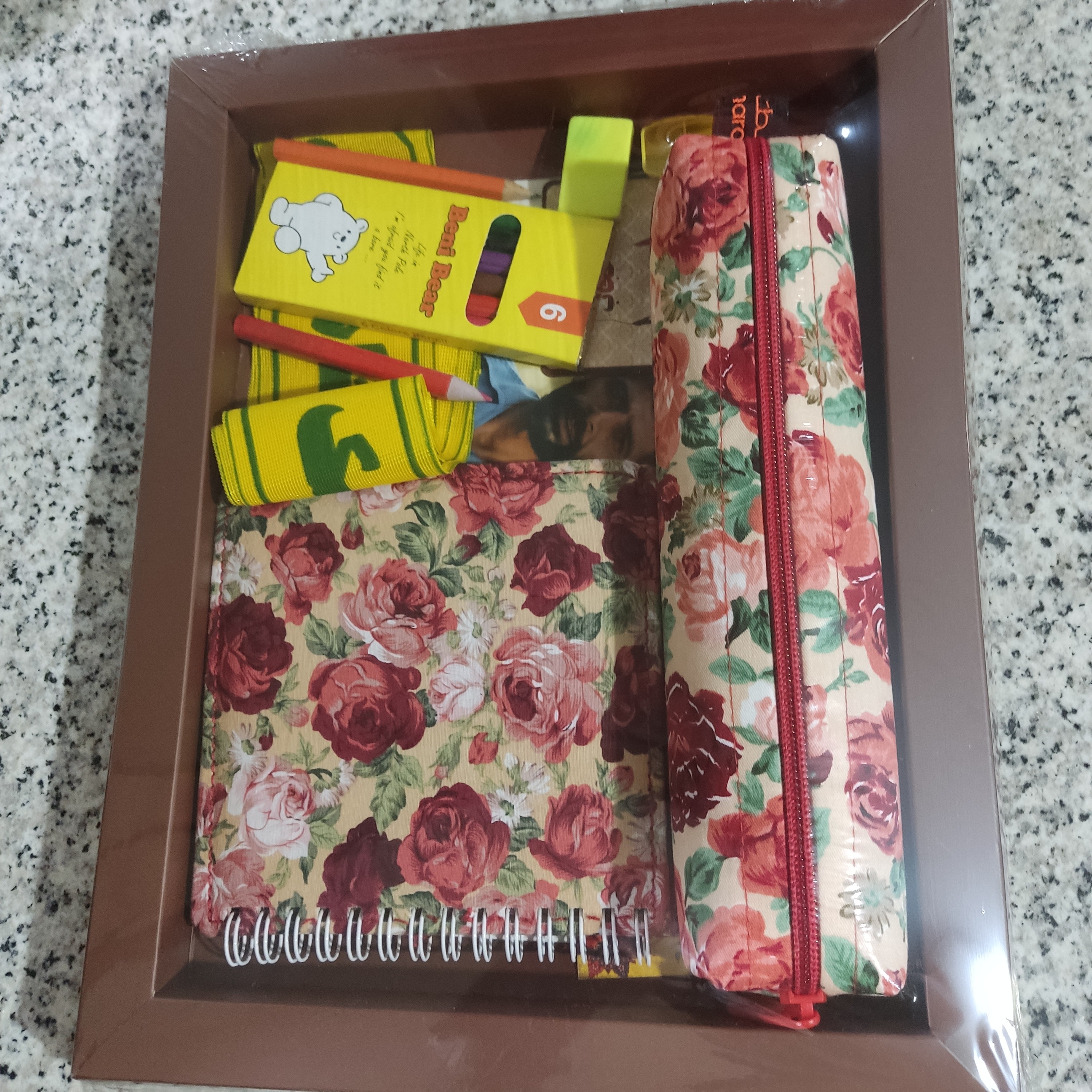 جعبه پک هدیه جامدادی و دفترچه پارچه ای گلدار در ابعاد 25 در 30