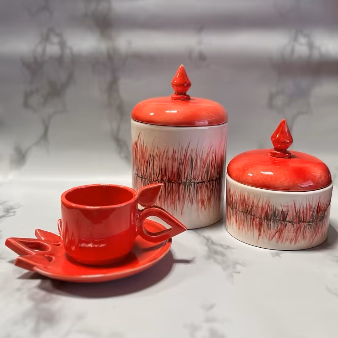 فنجان و جای قند و شکر