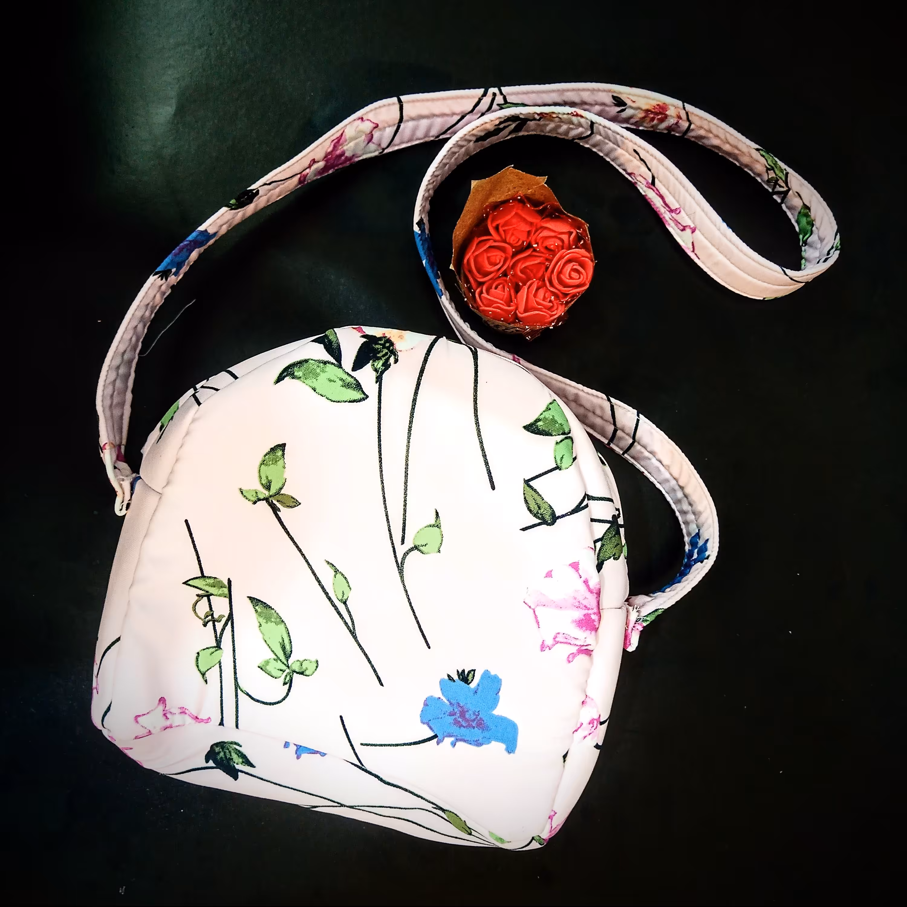 کیف دخترانه مدل روشن گلدار، جادار و سبک، سرشانه ای متناسب 3 تا 14 سال، (طرح و رنگ های دیگر هم موجود داره)