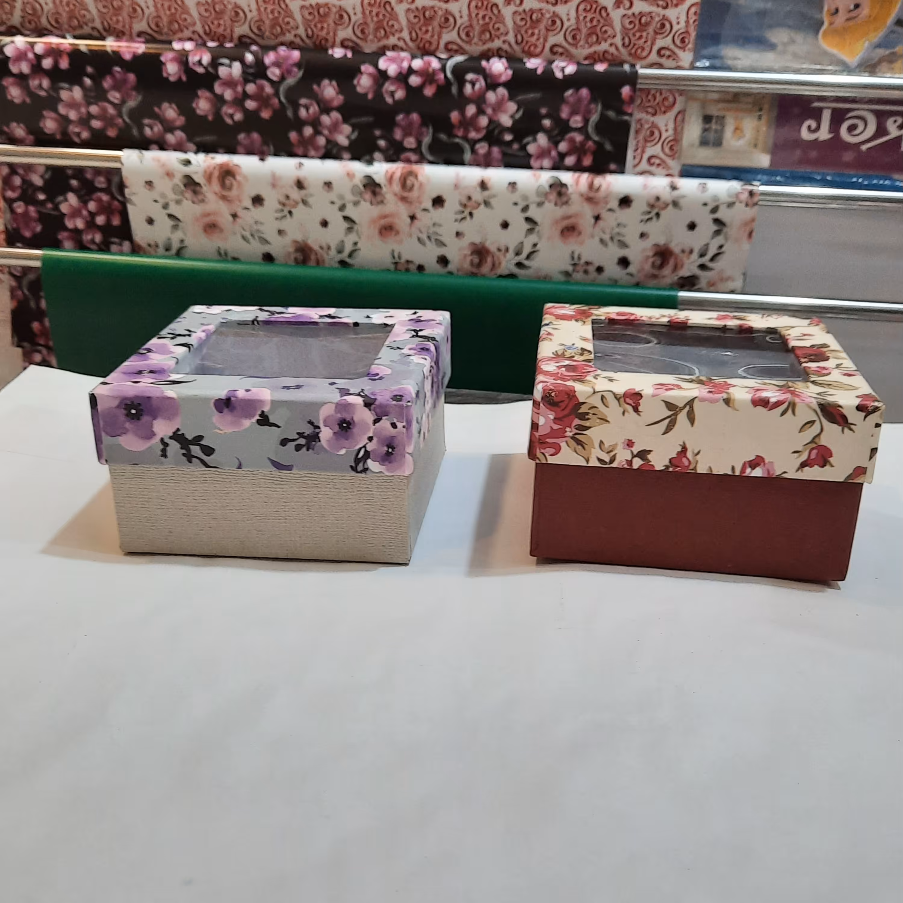 جعبه کادو مربع ضخیم  کیفیت تضمینی عرض وطول 12 سانت ارتفاع 7 سانت 