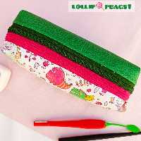 جامدادی دوزیپ کنارهم چرم مصنوعی و آستر پارچه نخی هستش، بسیار جادار و محکم