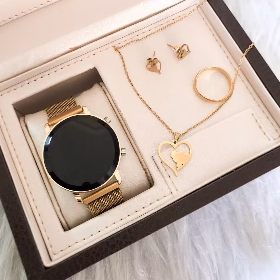 ساعت LED مگنتی گرد دو کلید طلایی همراه با نیم ست طلایی قلبی و حلقه