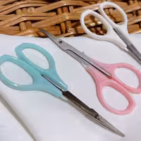 قیچی ابرو ریش صورت  مناسب اصلاح خانم اقایان تیز و برنده کیفیت مناسب 