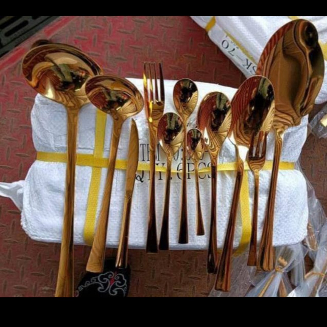 سرویس قاشق و چنگال یونیک 120پارچه دهانه اروپایی24نفره  طلایی تمام استیل خالص آهنربانگیر حک یوتیک آلمان