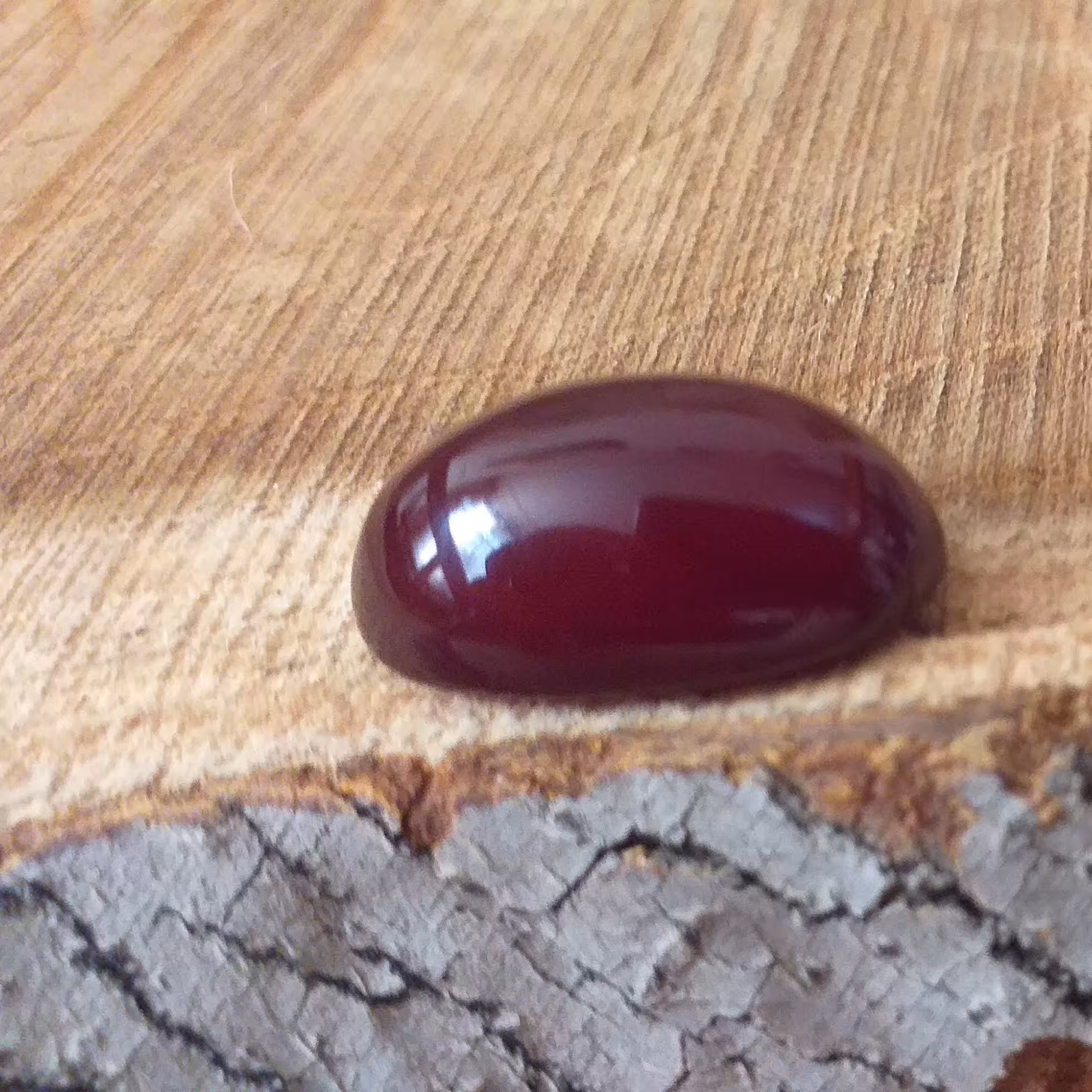 نگین عقیق کبدی پر رنگ وابدار