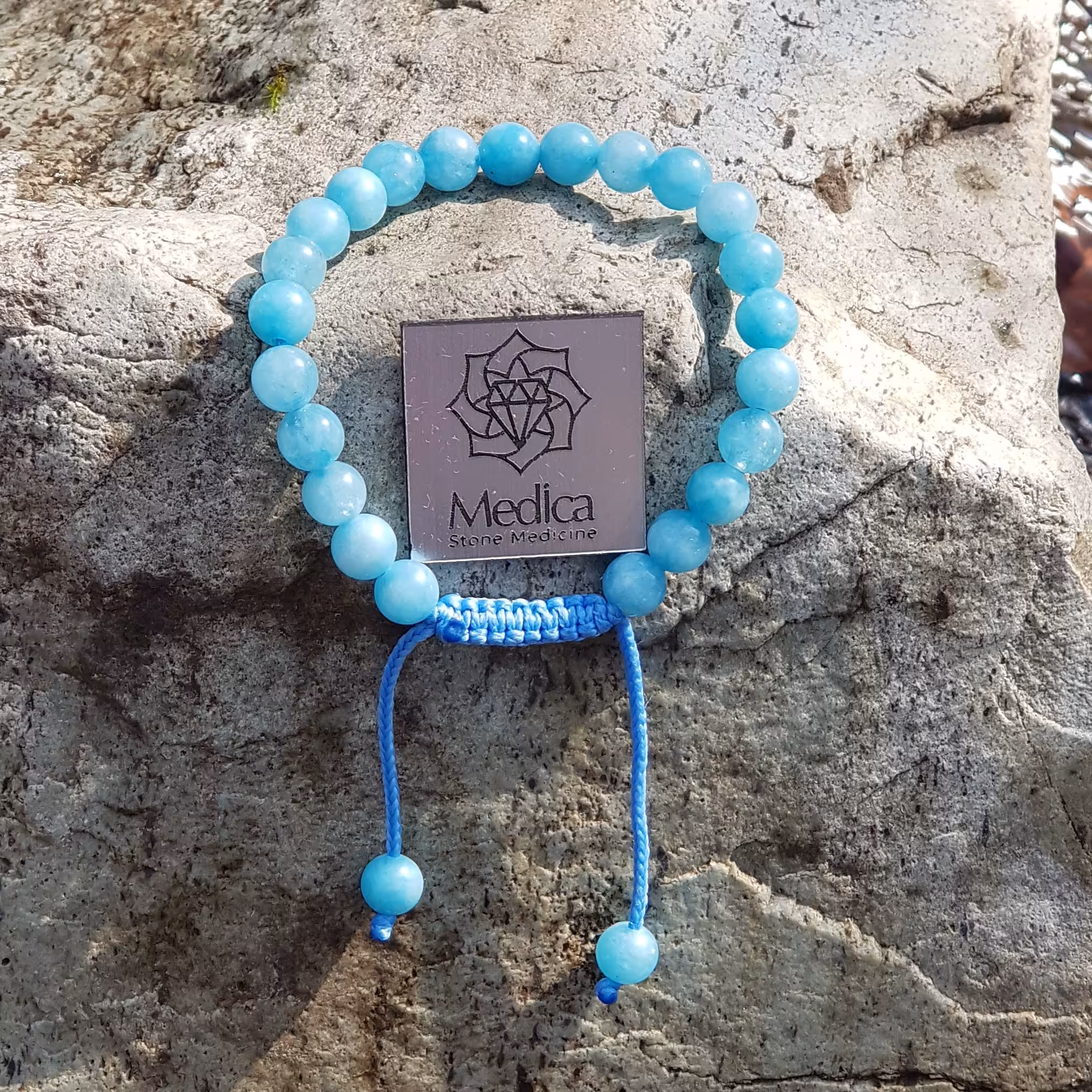 دستبند سنگ اکوامارین آبی طبیعی
(تقویت شده)سایز 6 دور مچ 17 سانت
کد 158