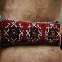 کوسن سنتی طرح هریس جنس کرک رنگ قرمز لاکی ابعاد54 در24