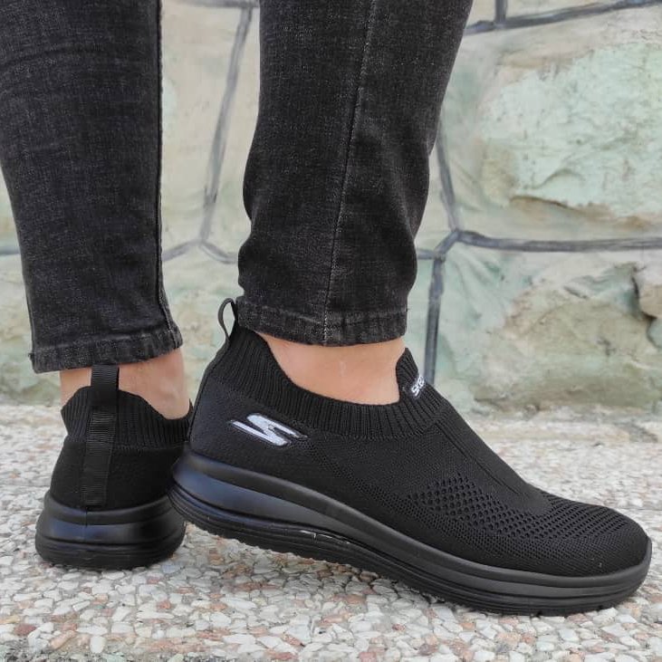 اسکیچرز بزرگ پا