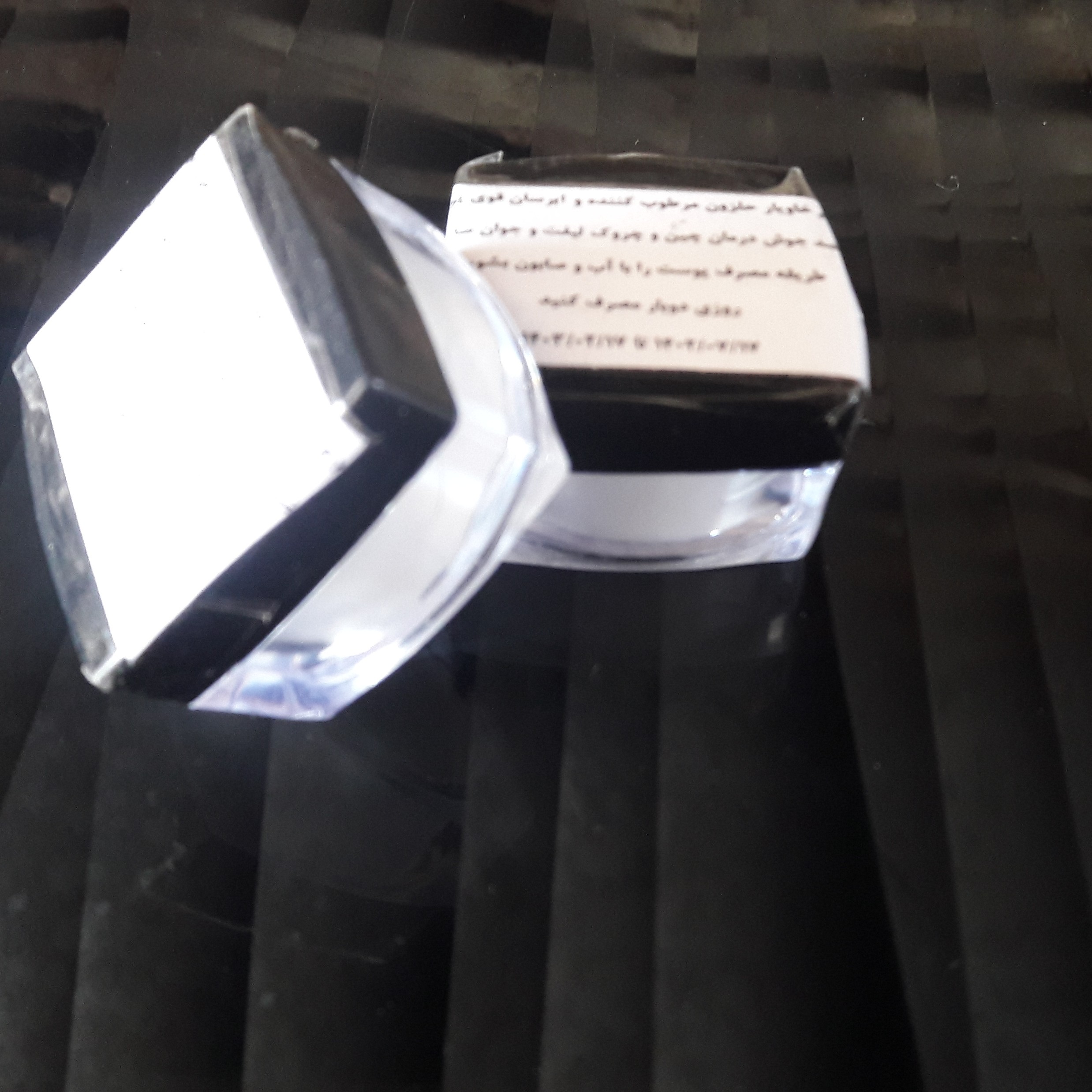 کرم دستساز خاویار آبرسان قوی پوست کاملا گیاهی 10گرمی