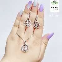 نیم ست  نقره عیار 925، داری زنجیر 45 سانتی آبکاری طلا سفید  دارای رنگ ثابت تضمینی  ارسال رایگان  و  فاکتور معتبر 