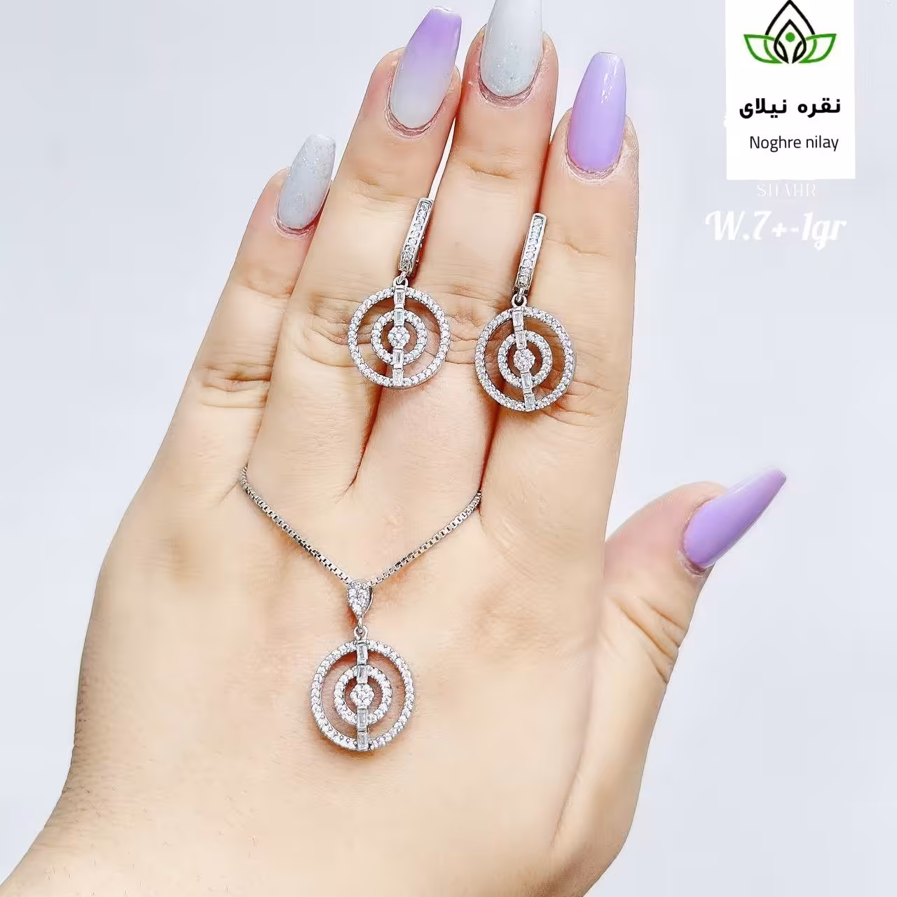 نیم ست  نقره عیار 925، داری زنجیر 45 سانتی آبکاری طلا سفید  دارای رنگ ثابت تضمینی  ارسال رایگان  و  فاکتور معتبر 