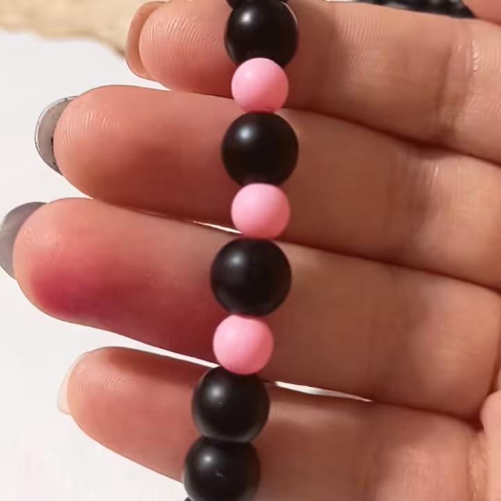 دستبند مشکی با مهره رنگی
