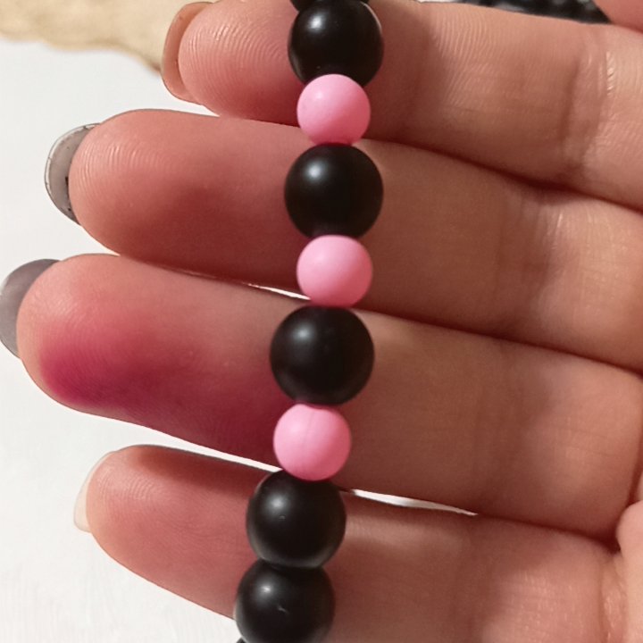 دستبند مشکی با مهره رنگی