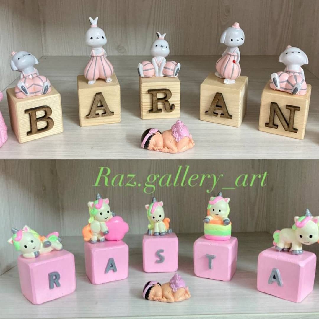 استند اسم مکعبی چوبی