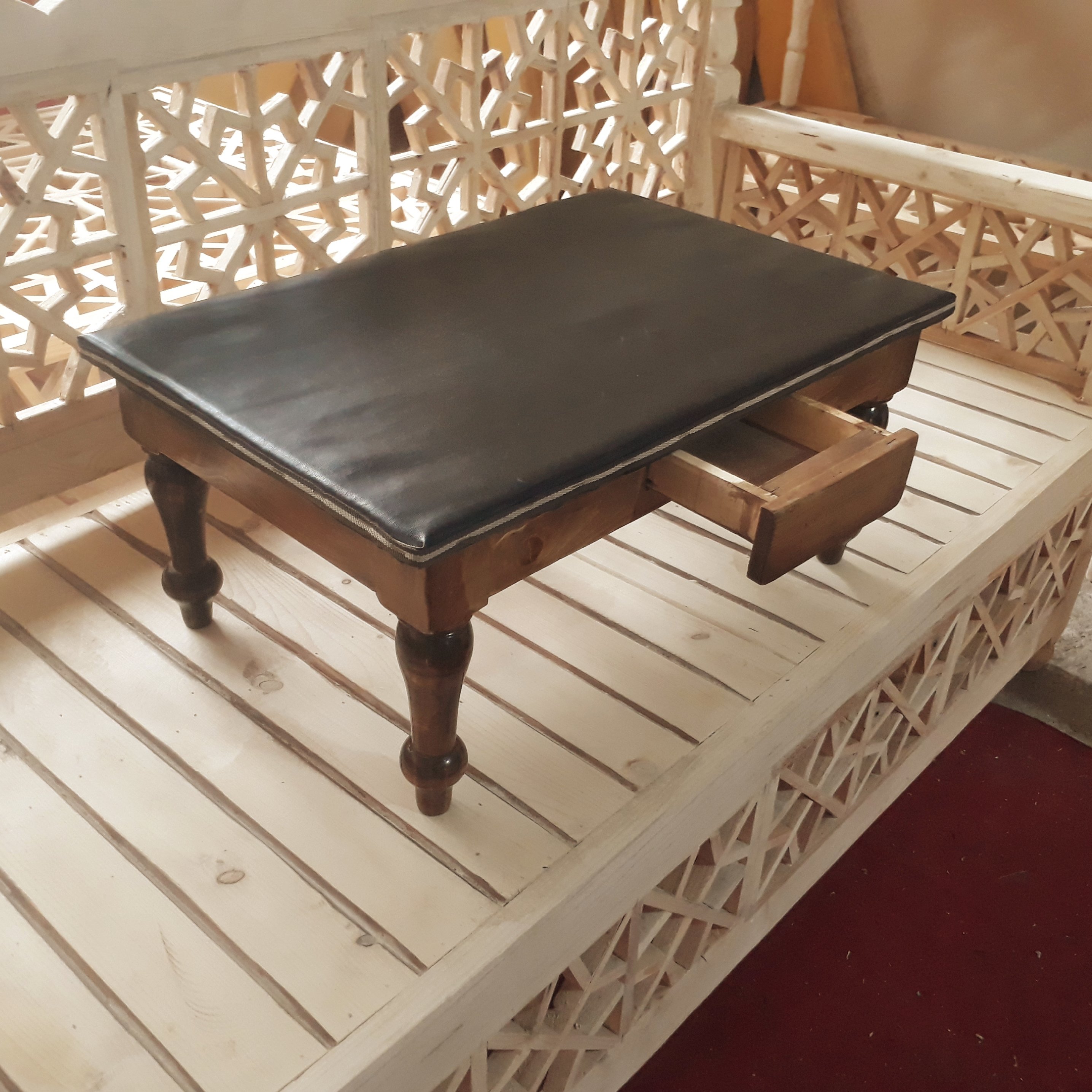 میز چرخ خیاطی