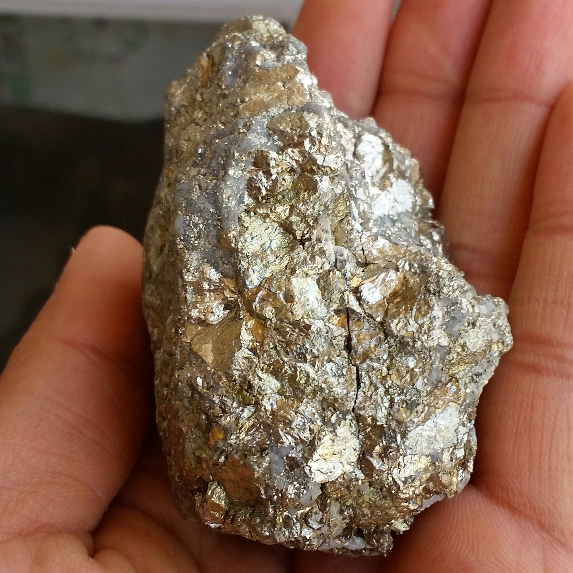 سنگ راف پیریت طلایی همرشدی با بورنیت درشت ملقب به سنگ طلا روی بستر 100 در 100 طبیعی شاهکار خلقت
بی نظیر وارداتی
کد10661